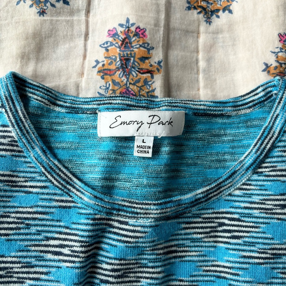 knit top 🔹 - Picture 2 of 4